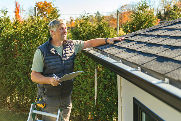Professional Roofing technician working in Glencoe, FL